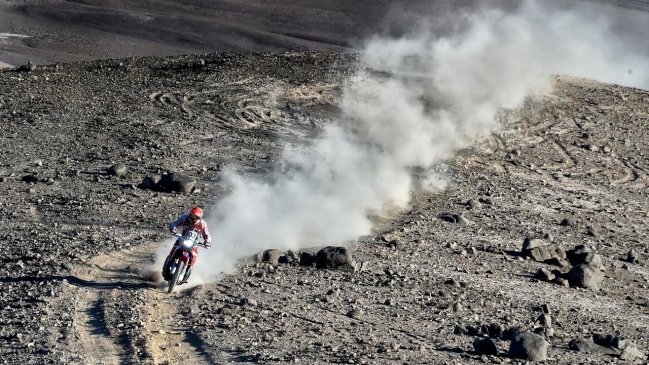 Toby Price quedó como líder en Atacama tras penalización a Quintanilla