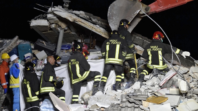 Italia: Elevan a 247 los muertos tras devastador terremoto