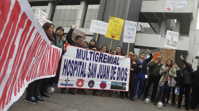 Funcionarios de Hospital San Juan de Dios ratificaron paro tras colapso de urgencias