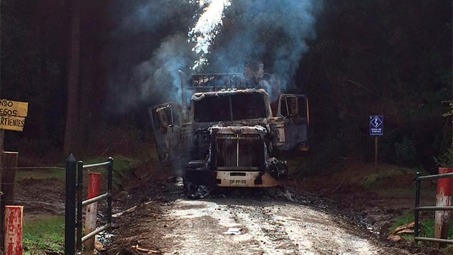 Un camión calcinado dejó ataque incendiario en Lautaro el mismo día de la protesta