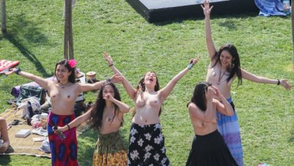 Valparaíso realiza el primer picnic en topless de Chile