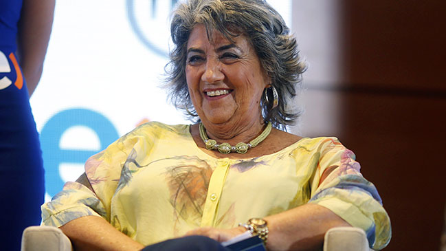 Alcaldesa de Viña del Mar: Hubo negociaciones para traer a Juan Gabriel