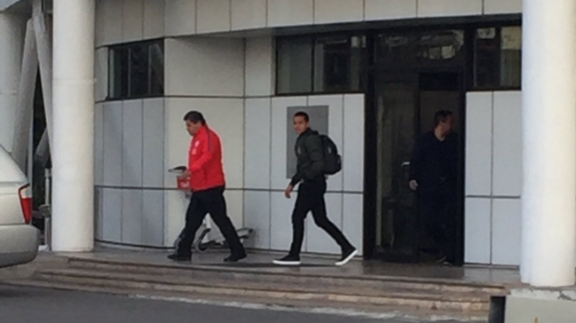 Alexis y Aránguiz ya están en Chile para sumarse a la selección