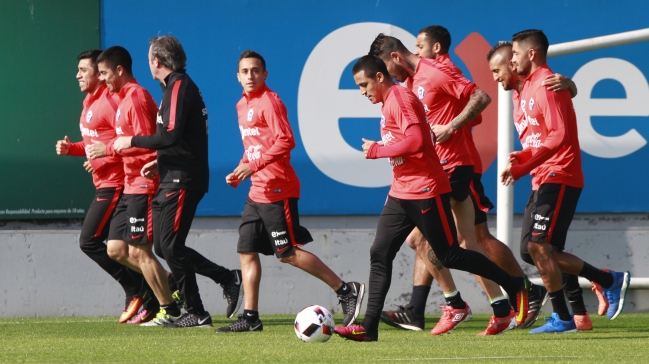 Cinco chilenos arriesgan perderse duelo ante Bolivia por amarillas