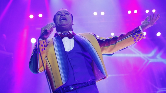 Ciudades mexicanas hacen fila para rendir homenaje a Juan Gabriel