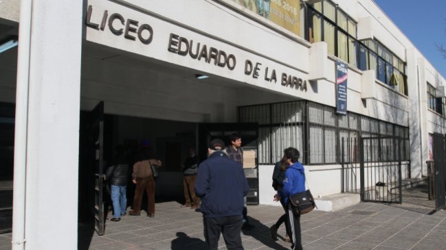 Liceo Eduardo de la Barra de Valparaíso sufrió violento asalto