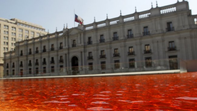 Día del Detenido Desaparecido: Protestan en La Moneda para exigir 