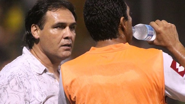 Celso Ayala: Si no podemos jugar lindo, hay que ganar este partido como sea