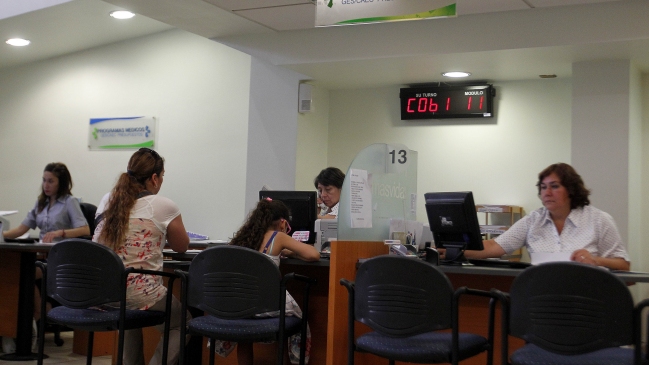 Isapres: Los Tribunales se equivocan al dar la razón a usuarios por alzas de planes