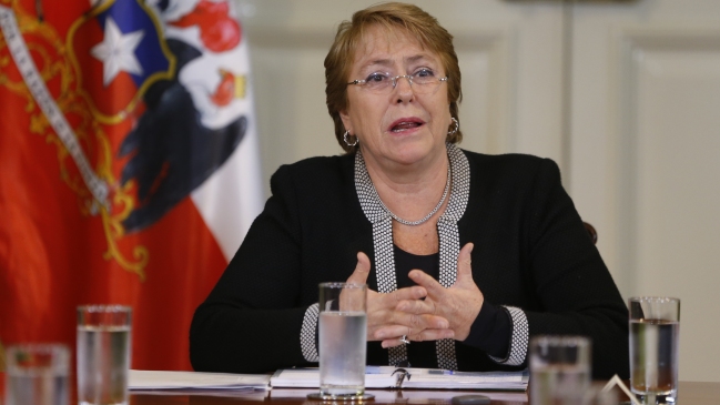 Encuesta Adimark: Aprobación a Bachelet marcó nuevo mínimo histórico