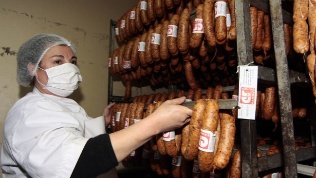 Buses en Chillán prohíben que pasajeros transporten longanizas