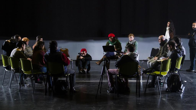 Comunas de la Región Metropolitana se toman el GAM con gran performance teatral