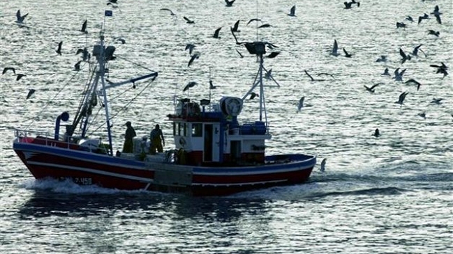 Armada de Colombia rescató tres pescadores que naufragaron en el océano Pacífico