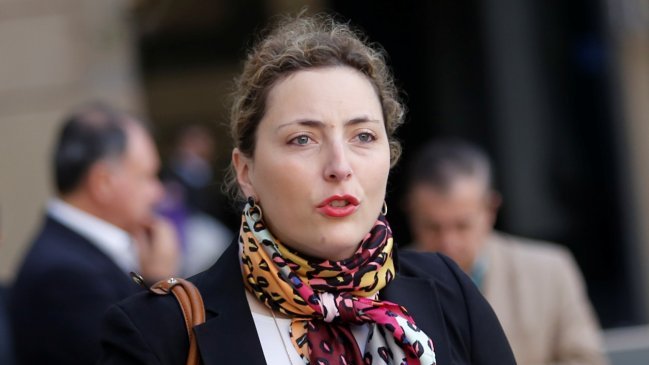 Candidata del PRO emplazó a Carolina Tohá a renunciar a la alcaldía de Santiago