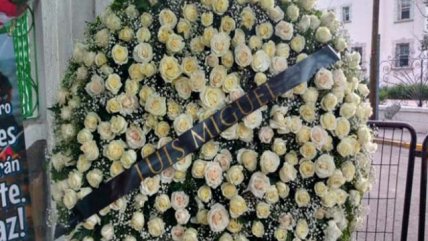   Luis Miguel despidió a Juan Gabriel con 500 rosas blancas 