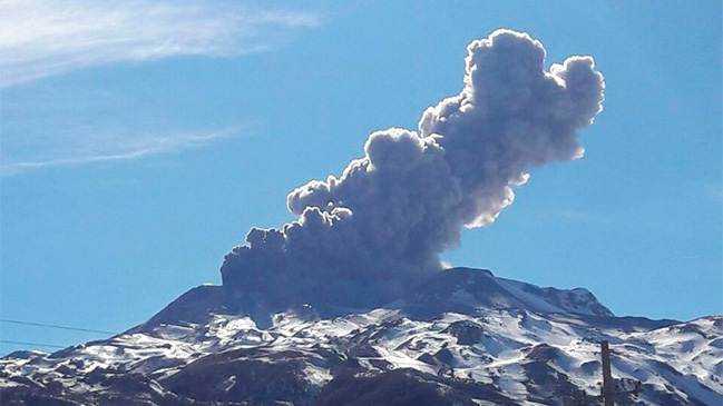 Sernageomin: Volcán Nevados de Chillán presenta pulsos frecuentes