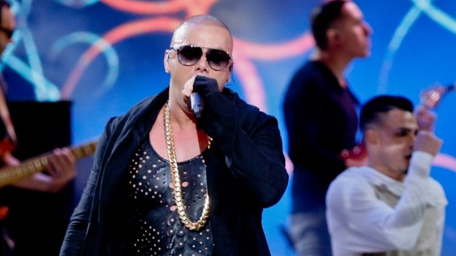 Wisin aquejado por los problemas de su hija recién nacida
