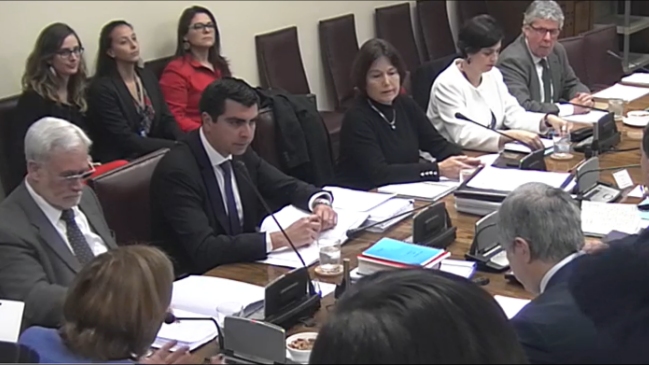 Comisión del Senado vota en general el proyecto que despenaliza el aborto en tres causales