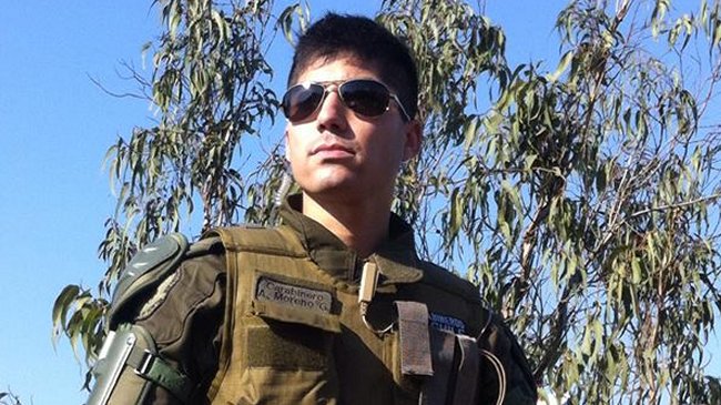 Carabinero armado se parapetó en el centro de Santiago