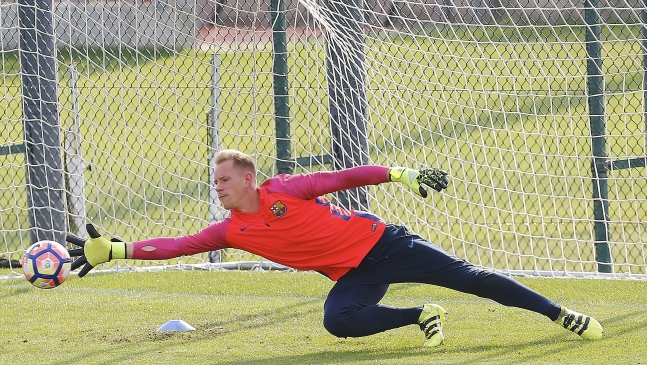 Ter Stegen quedó fuera del partido de Barcelona con Alavés por lesión
