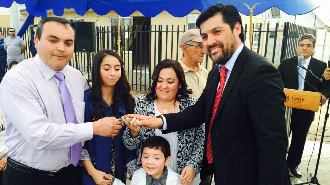 Minvu entregó viviendas a 214 familias en la Región del Maule