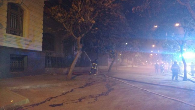 Incendio en Facultad de Ingeniería de la Universidad de Chile moviliza a Bomberos