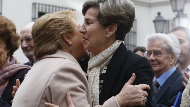 Isabel Allende en homenaje a su padre: Es importante cuidar la democracia