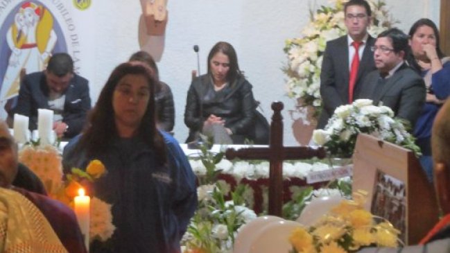 Familiares y amigos despiden a alcalde de Río Claro