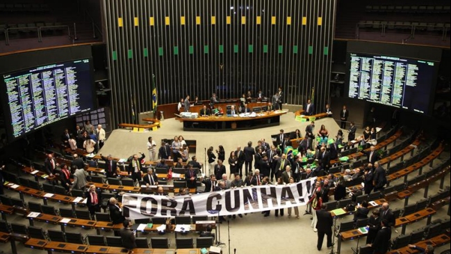 Brasil: La mayoría de la Cámara anticipa voto por destitución del verdugo de Rousseff