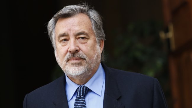 Cadem: Guillier se posiciona como la carta más competitiva del oficialismo ante Piñera