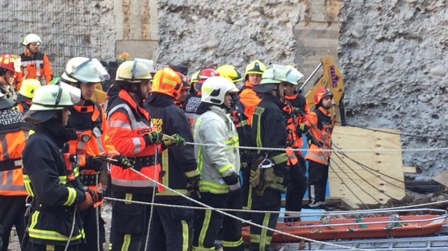 Las Condes: Derrumbe en obras deja al menos dos fallecidos
