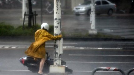   Supertifón paraliza el sur de Taiwán y causa inundaciones y daños 