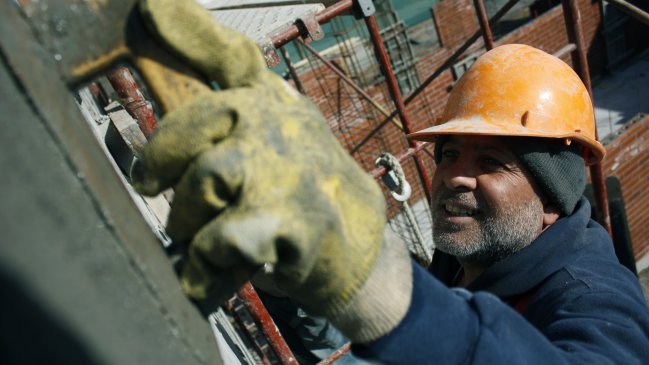 Inédita biblioteca para obreros de la construcción en Puente Alto