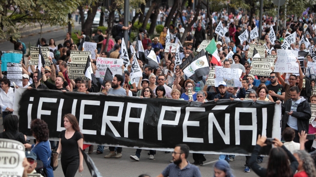 Miles de personas marcharon en Ciudad de México contra Peña Nieto