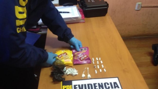 PDI detuvo a abuela que intentó meter droga a la cárcel para su nieto en envases de galletas