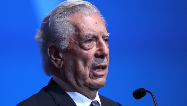 Vargas Llosa recibe polémico premio en apertura Feria del Libro Santo Domingo