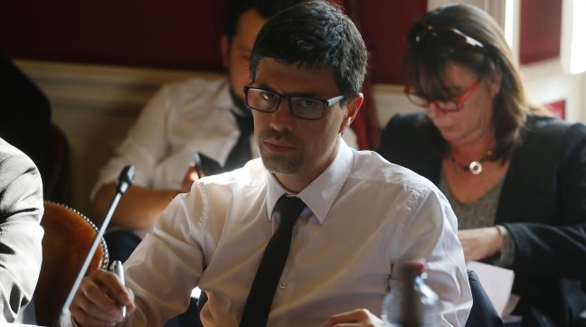 Gobierno respaldó viaje de Molina y calificó polémica de 