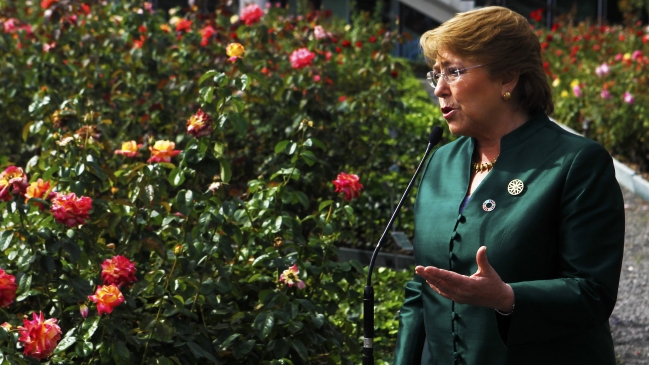 Bachelet: Hemos sido capaces de disminuir la pobreza pese al complejo escenario