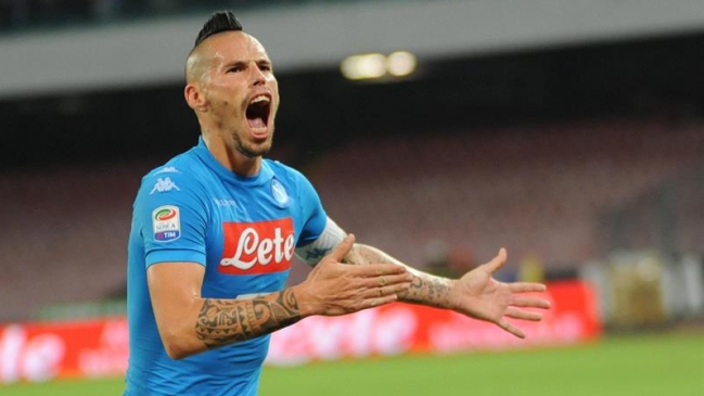 Napoli venció a Chievo y sigue a la caza de Juventus en la Serie A