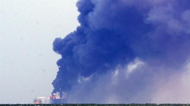 Buque petrolero explotó con 167 mil barriles de combustible en México