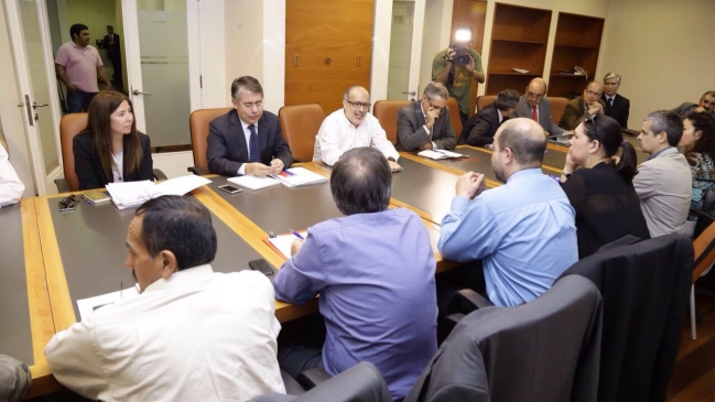 Reajuste: Sin resultados culminó reunión entre el Gobierno y la mesa del sector público