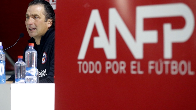 Juan Antonio Pizzi explica la nómina para duelos ante Ecuador y Perú