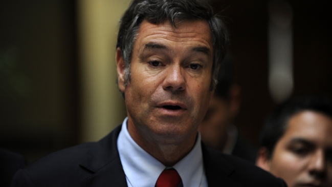 Ossandón criticó que Chile Vamos postergara para marzo las primarias presidenciales