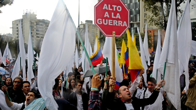 Colombianos divididos ante el plebiscito para refrendar la paz con las FARC