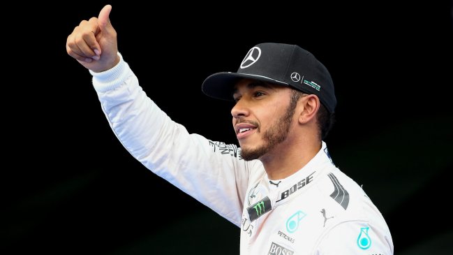 Lewis Hamilton batió el récord de pista para llevarse la pole en Malasia