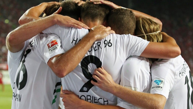 Hannover 96 superó a St. Pauli con actuación de Miiko Albornoz