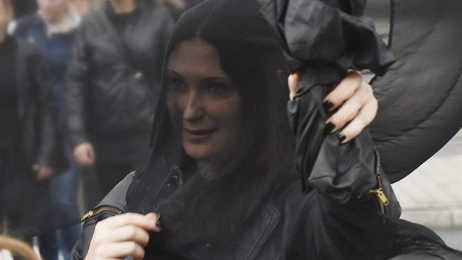 Miles de mujeres protestan en Polonia contra posible prohibición del aborto