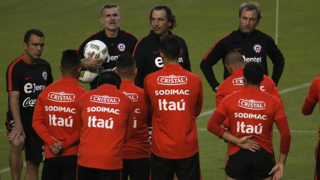 Juan Antonio Pizzi analiza alternativas para el duelo de este jueves ante Ecuador