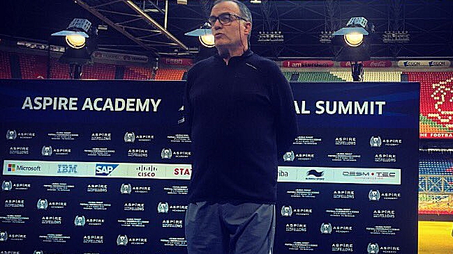 Bielsa brindó charla en el Amsterdam Arena: 