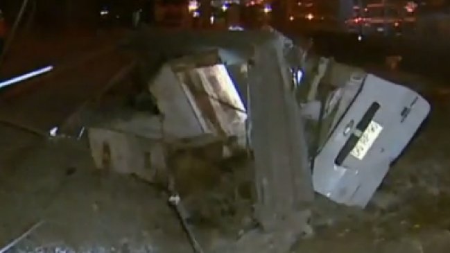 Tren con pasajeros chocó con furgón en Buin: Una persona murió